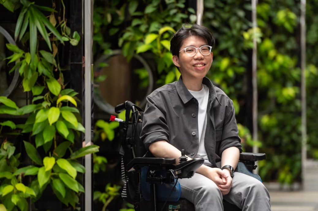 患肌肉萎缩症被嘲笑 狮城男子用音乐鼓舞他人