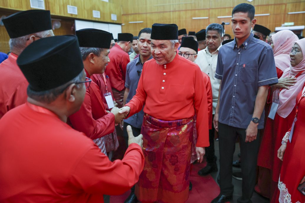 全国:(未签发)两名前国会议员重投巫统怀抱