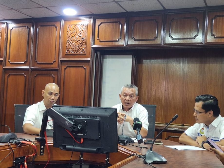 全国：（已签发)登嘉楼州政府将向马来西亚海事局提呈建议，要求吊销或撤销因疏忽及违规而导致意外事故的旅游船业者或船长的营运执照及驾驶执照。