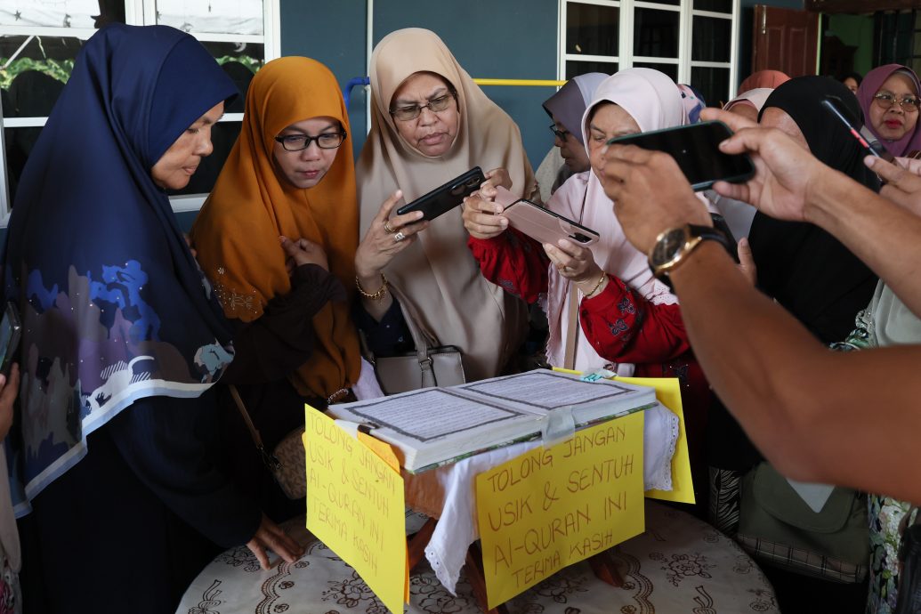 UPSI巴士翻覆事故罹难者努丽莎希拉的家人呼吁公众前往其女儿墓地祭拜时应注意举止