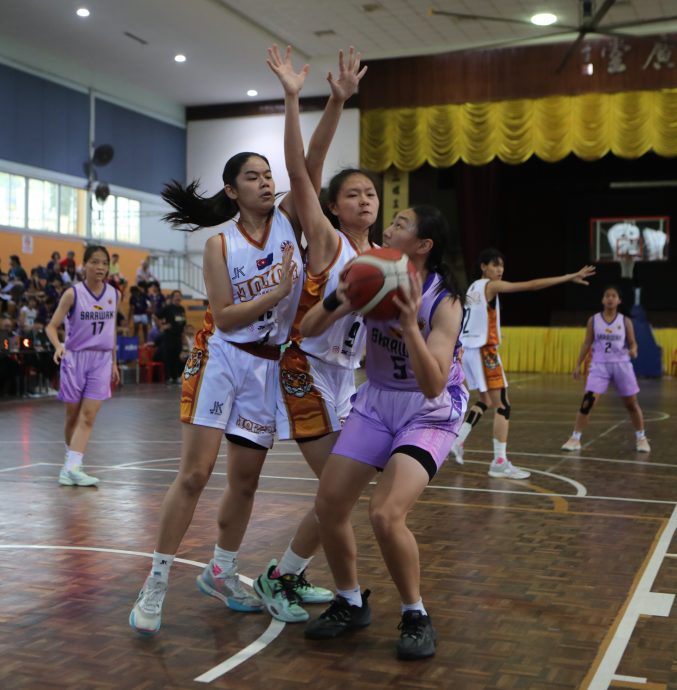 全国U17篮球赛|叫板卫冕冠军雪女  隆（柔）槟2连胜开局