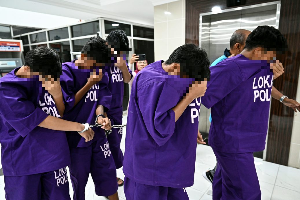 全:已签发/5名玛拉初级理科学院的学生从今日(27日)起被警方延扣3天,协助调查一宗中二学生被霸凌案件。