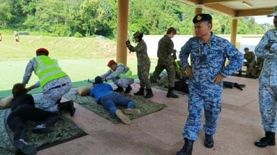 国民服务计划3.0 学员持M16莱福枪训练