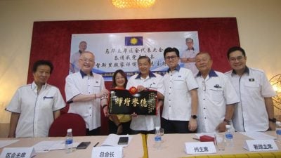 被陆兆福指政治化A-课题 魏家祥：马华不是静静党