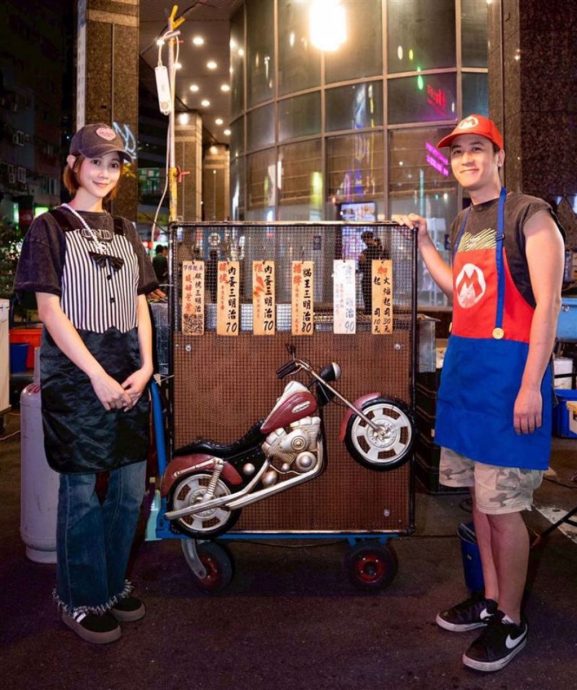 八点档男星6获金钟奖 为生计与妻夜市摆摊