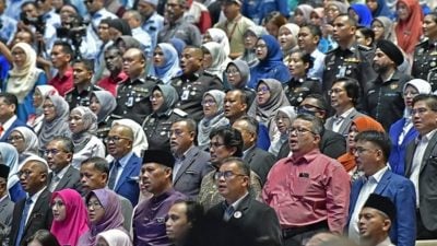 公务员禁公开评论政府政策 公共服务局：违者可被解雇