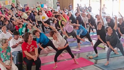 汇聚练瑜伽修心灵   200人洋溢正能量