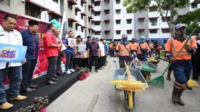 关丹市政厅与卫生局联办消灭黑斑蚊大扫除 提高民众醒觉