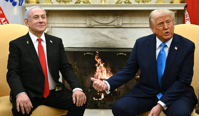 再为涅坦雅胡被起诉抱不平 特朗普猛抨以色列检方
