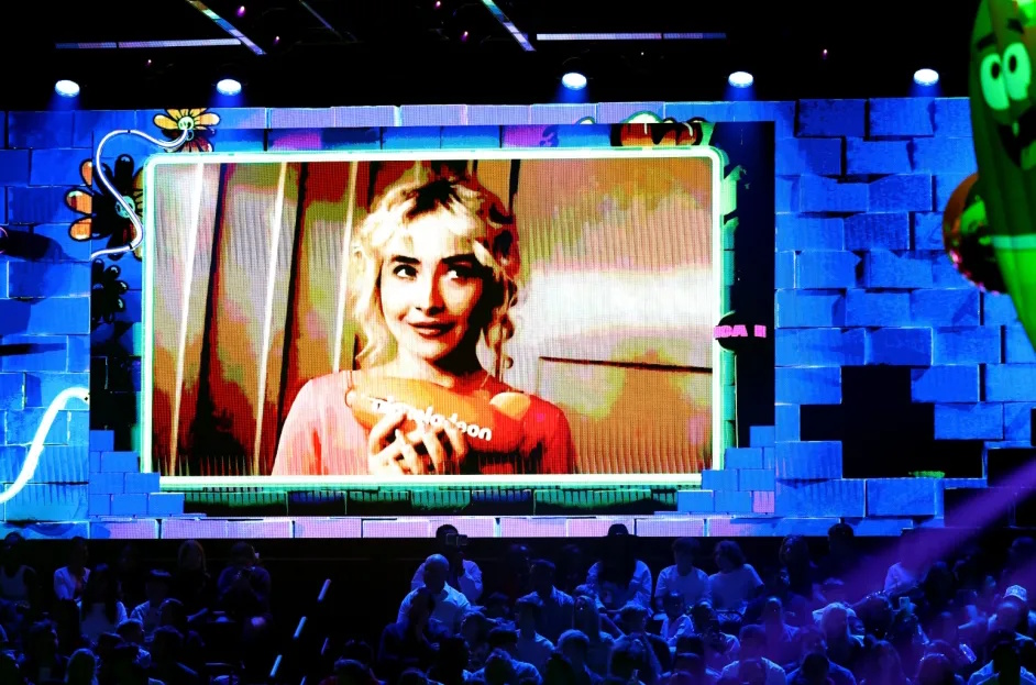 凭《Minecraft》夺儿童选择大奖 杰克布莱克被鬼口水淋身