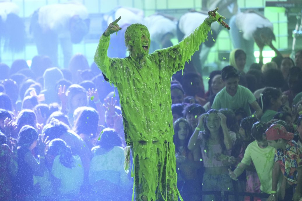 凭《Minecraft》夺儿童选择大奖 杰克布莱克被鬼口水淋身