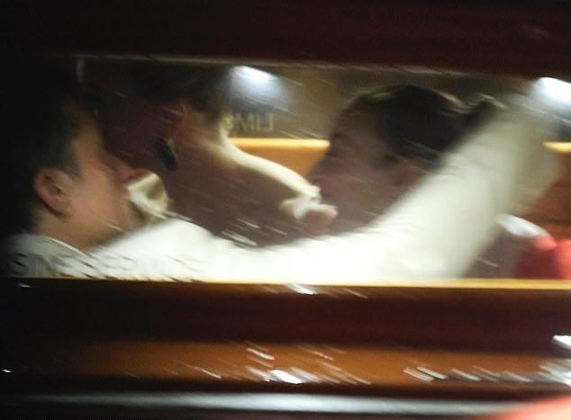 出席超级富豪世纪婚礼 里奥纳度戴棒球帽惹议