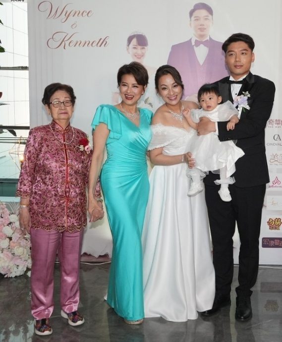 出席黎燕珊爱女婚礼被问“婚”头 朱晨丽：计划赶不上变化