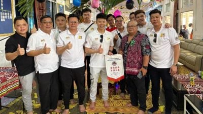 体验长屋文化庆丰收节  刘俊贤率团探砂商机
