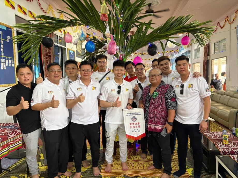 刘俊贤率团东渡砂拉越体验长屋文化共庆Gawai丰收节