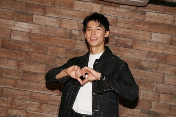 刘思慕贴合照藏玄机 成龙加盟《尚气2》？