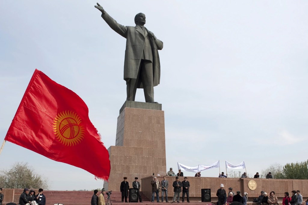 前苏联国家吉尔吉斯以城市美观为由 拆除最大的列宁像