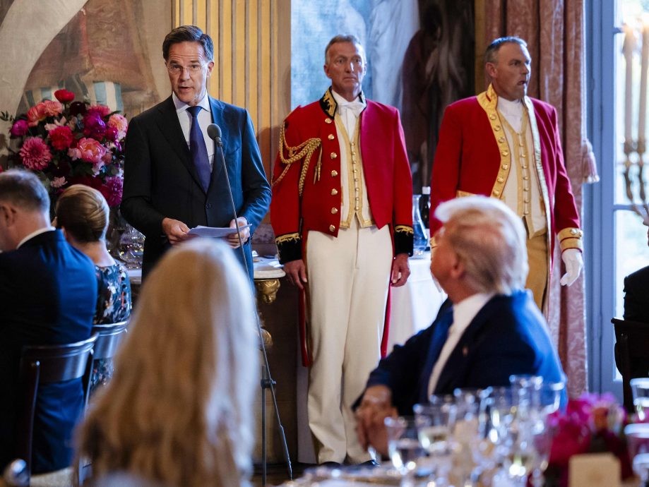 北约秘书长充满奉承话的私信 被特朗普晒到社媒平台供「围观」