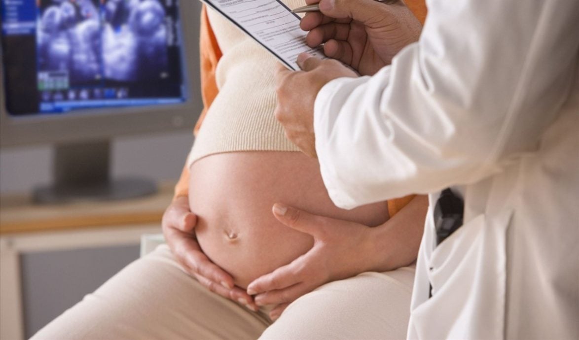 医护吁年轻妈妈负责任 怀孕9个月无产检