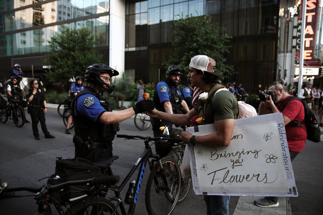 华盛顿盛大阅兵仪式 特朗普79岁生日圆梦