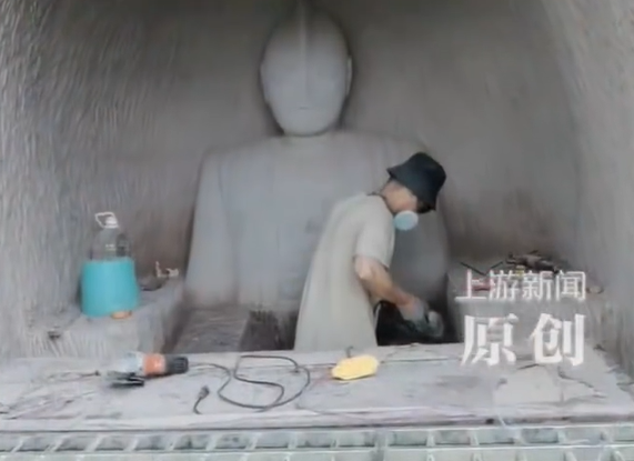 南无超人?中国男子两个月开凿“奥特曼石窟”