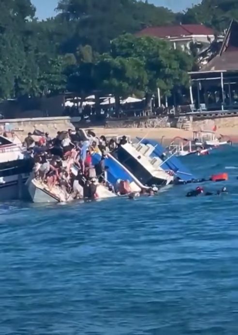 印尼峇厘岛游艇翻船 砸窗跳船逃生 94人全获救