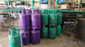 即时国内∕内阁同意检讨煤气补贴规定　阿米占：小贩暂免执法追究