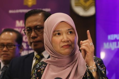 即时国内∕法丽娜：国大理大中六试点计划不保证大学录取