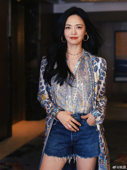 去年买还被笑丑! 姚晨手持全球爆红限量版Labubu