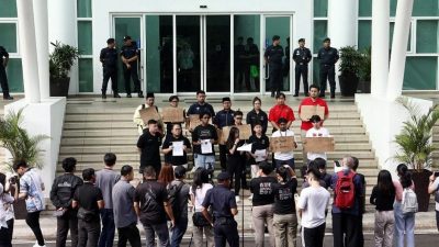 反对校方干预社团活动 马大学生组织集会抗议