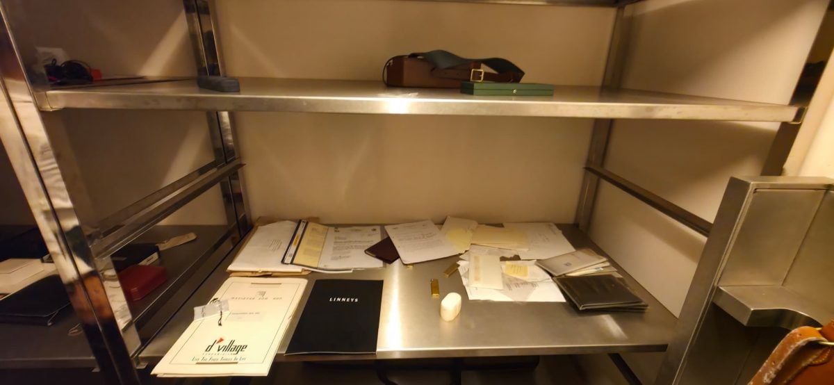 反贪会搜“丹斯里”住宅 查获1600万财物 包括金条与名表