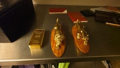 滥用大道资金案| 反贪会搜“丹斯里”住宅 查获1600万财物 密室中藏枪械弹药