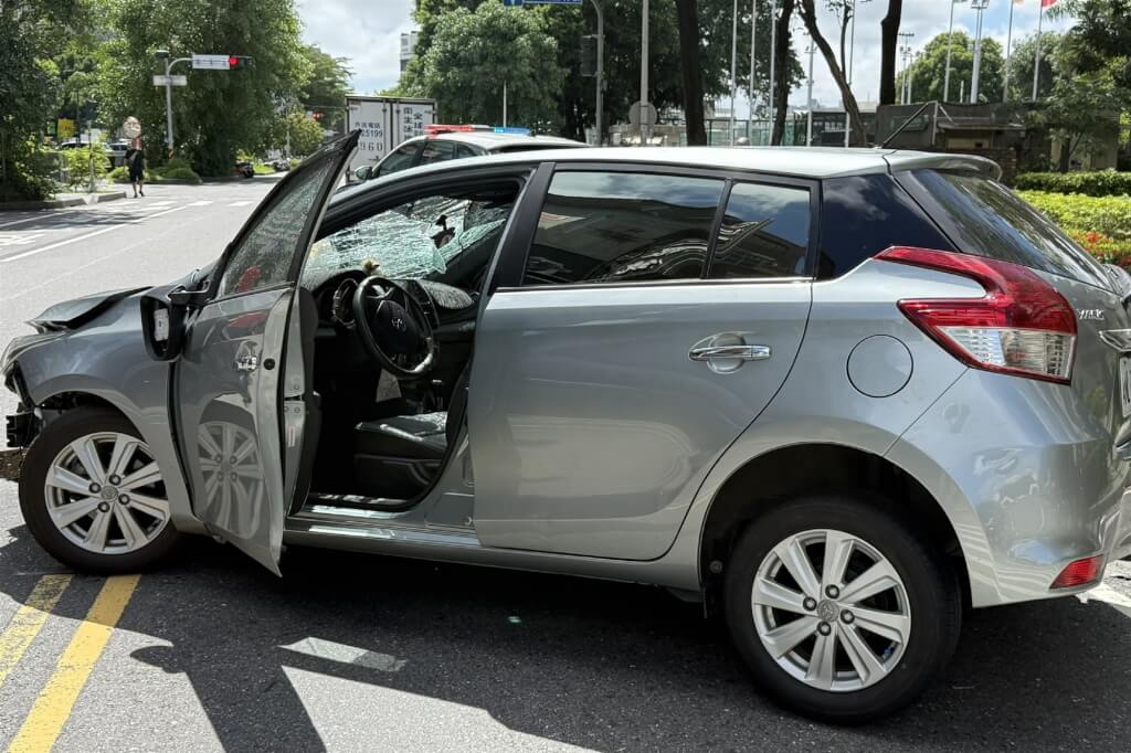 台7旬妇撞29车酿1死2伤 涉过失致死1.4万交保