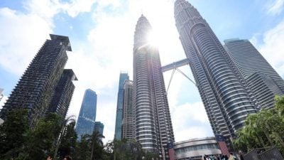 司机不懂地理还热情介绍景点 砂男被当游客傻眼！