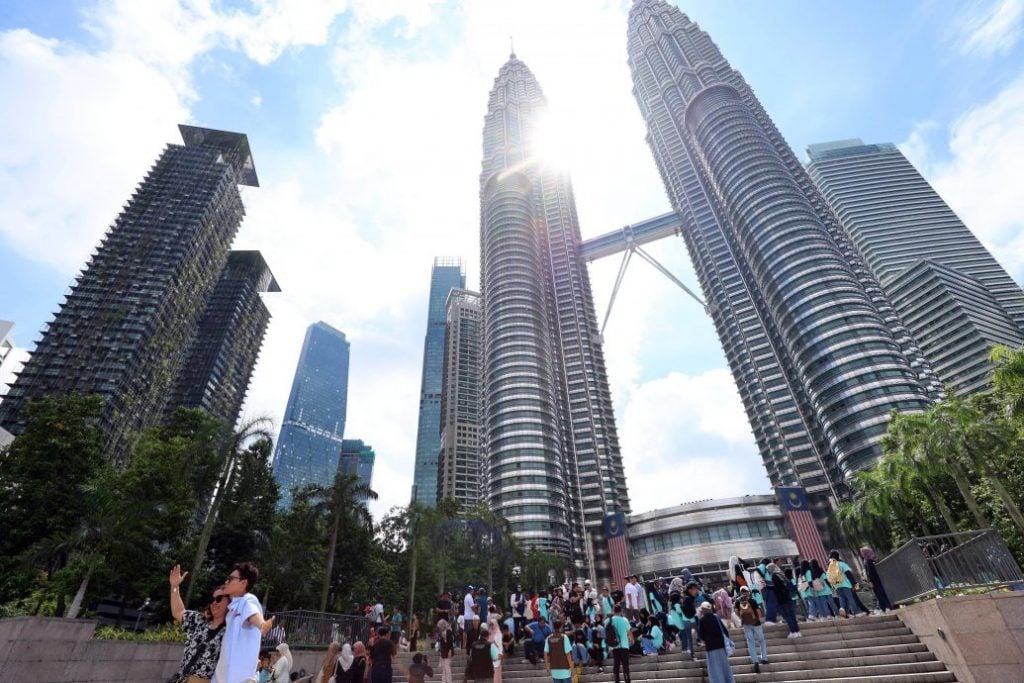 司机不懂地理还热情介绍景点 砂男被当游客傻眼！