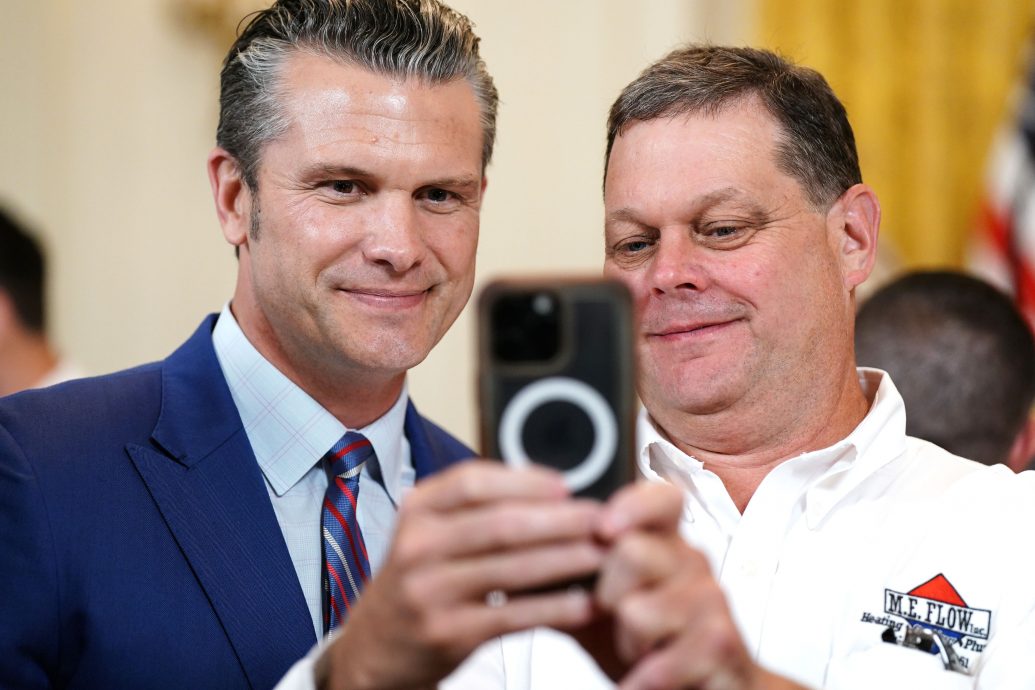 各说各话|哈梅内伊:伊核设施未受损;美防长:已摧毁伊核能力