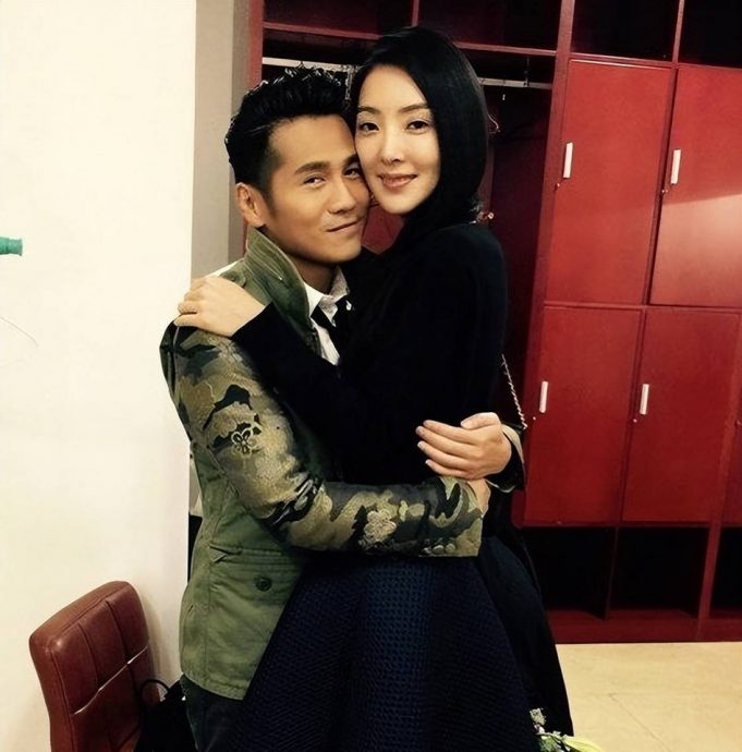 吴速玲与曹格离婚3年 算命师断言11月迎新桃花