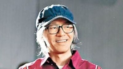 周星驰亲自招待粉丝探班 疑似曝光《女足》厂景