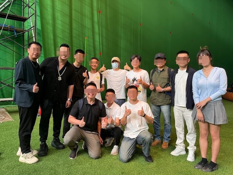 周星驰亲自招待粉丝探班 疑似曝光《女足》厂景