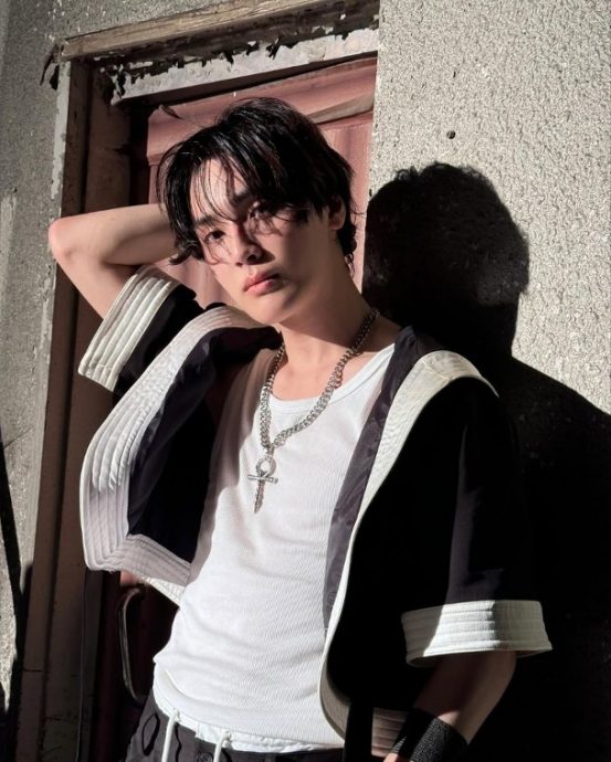 周鹤年撇性交易前AV女优 日媒曝背后环抱亲密照