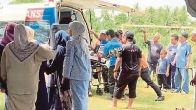 哈芝节宰牲  男子杀牛时倒地不治