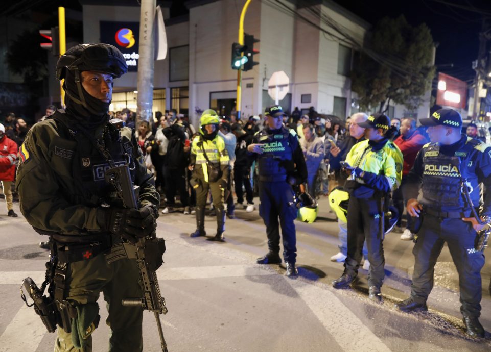 哥伦比亚总统候选人竞选时被枪击 性命危殆