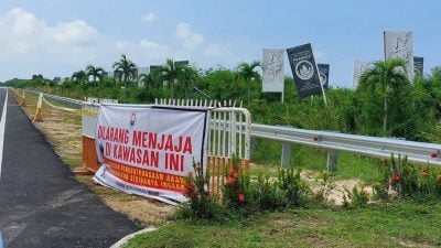 路肩拉警戒线置围栏  哥打沙班达新路禁摆摊
