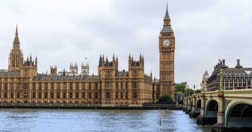 哪国有钱人出逃最多？不是中国，是。。。