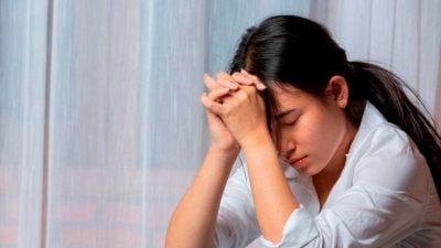 哭诉被父母逼贷款 女子：还刷爆信用卡