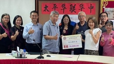 回馈母校 助建科学楼 华联校友温诒媚捐3万