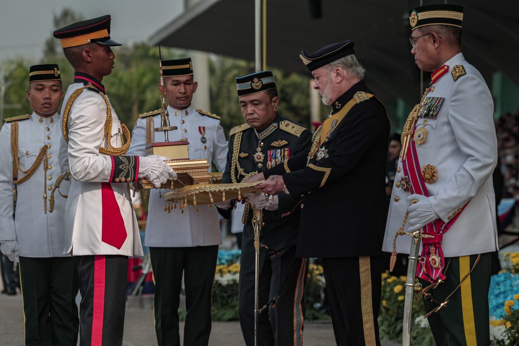 国防队须配备最新国防科技·元首:随时待命应对突发情况
