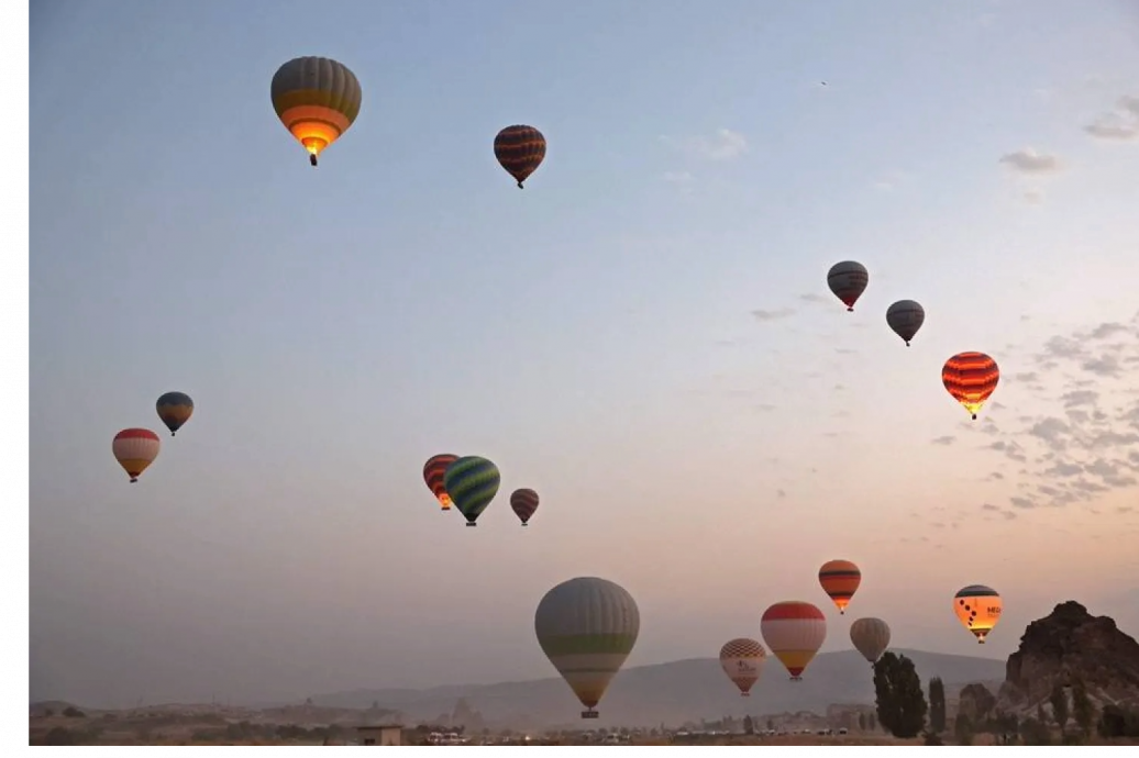 土耳其中部热气球坠毁,1人死亡19人受伤