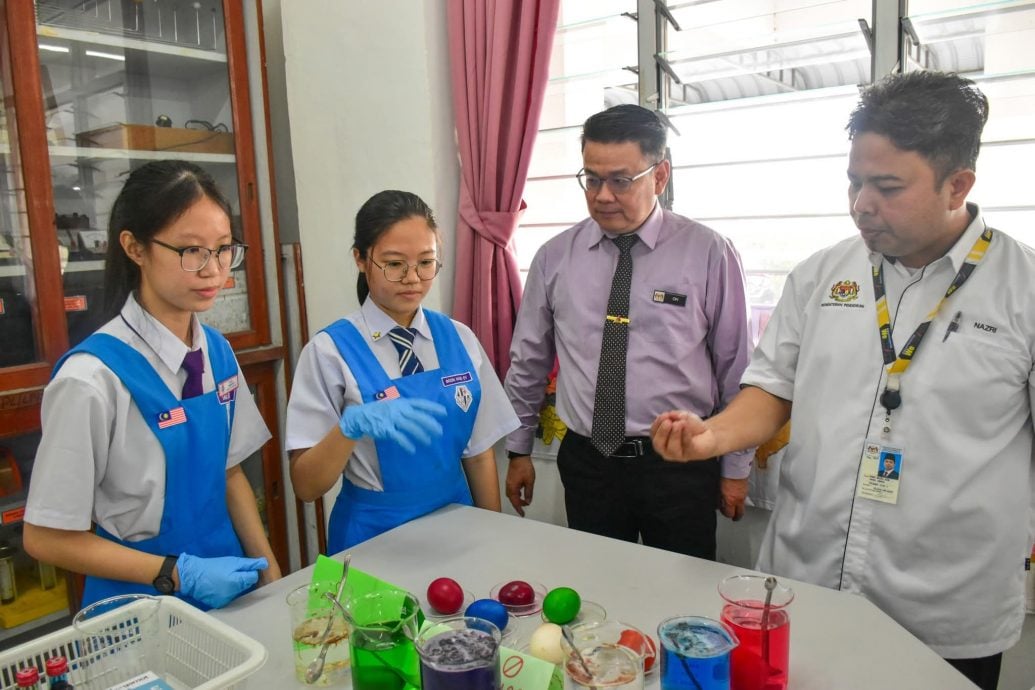 培南华中办理工科展览 学生走进理工科世界