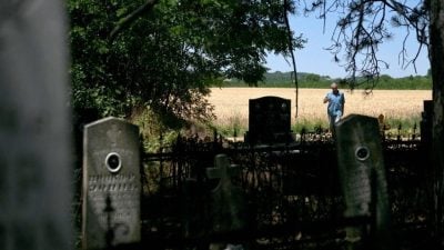 塞尔维亚村庄藏最早吸血鬼墓地 居民希望游客到访